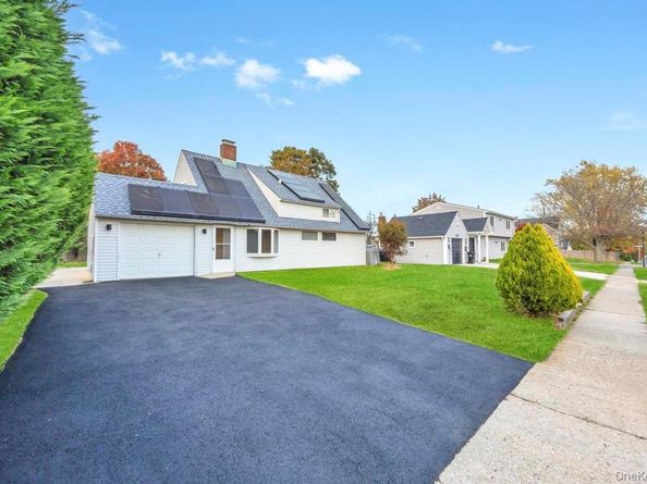 9 Redwood Lane, Levittown NY 11756