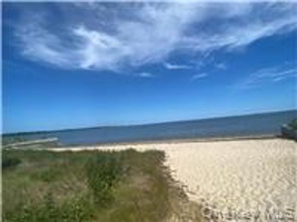 65 A Little Pine Lane, East Quogue NY 11942