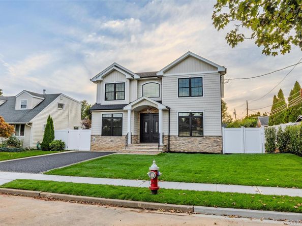 30 Briggs Street, Hicksville NY 11801