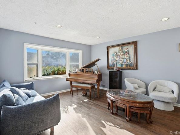 58 Circle Drive, Syosset NY 11791