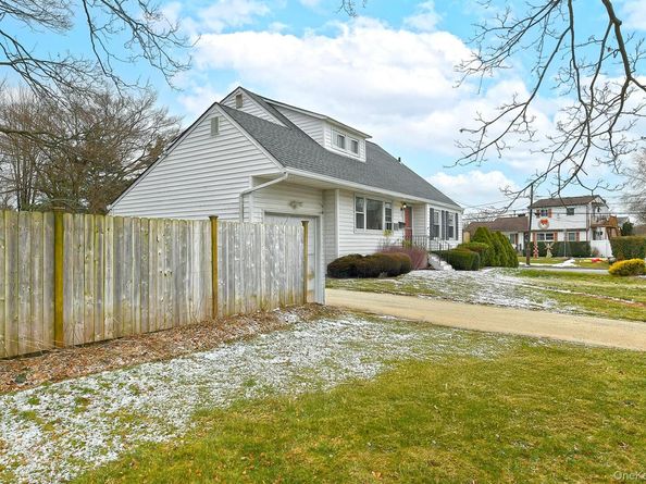 4 Deepdale Drive, Brentwood NY 11717