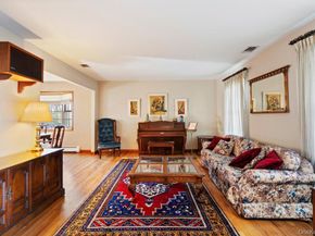 18 Barry Lane, Syosset NY 11791