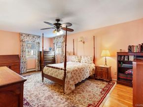 18 Barry Lane, Syosset NY 11791