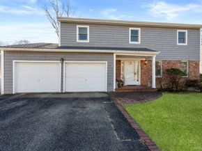 18 Barry Lane, Syosset NY 11791