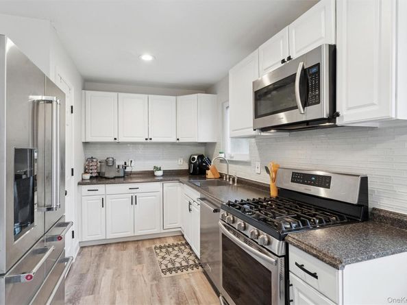 31 Howell Place, Speonk NY 11972