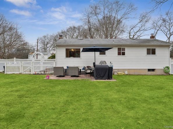 31 Howell Place, Speonk NY 11972