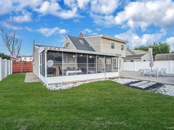 32 Needle Lane, Levittown NY 11756