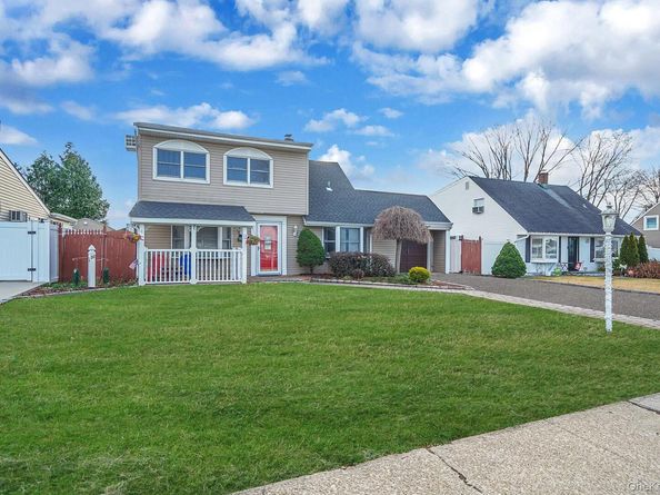 32 Needle Lane, Levittown NY 11756