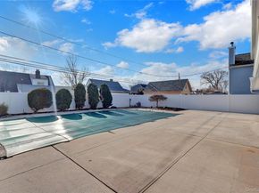 21 Piper Lane, Levittown NY 11756