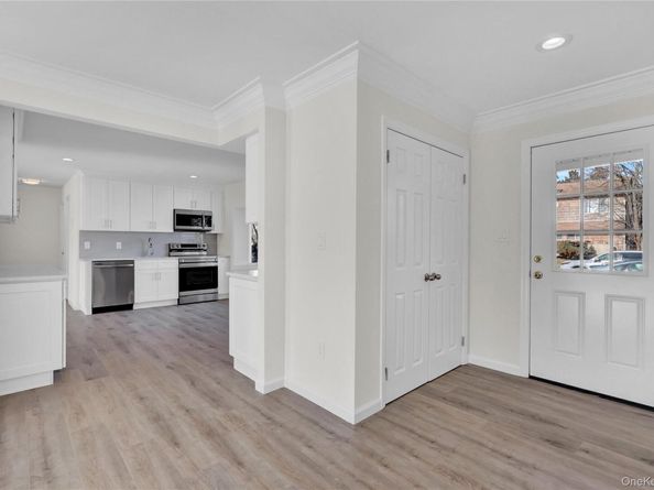 21 Piper Lane, Levittown NY 11756