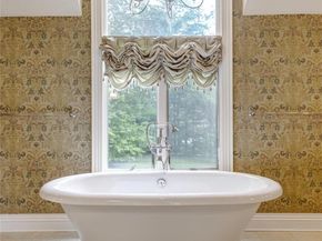 527 Split Rock Road, Syosset NY 11791