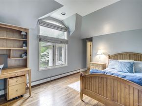 527 Split Rock Road, Syosset NY 11791