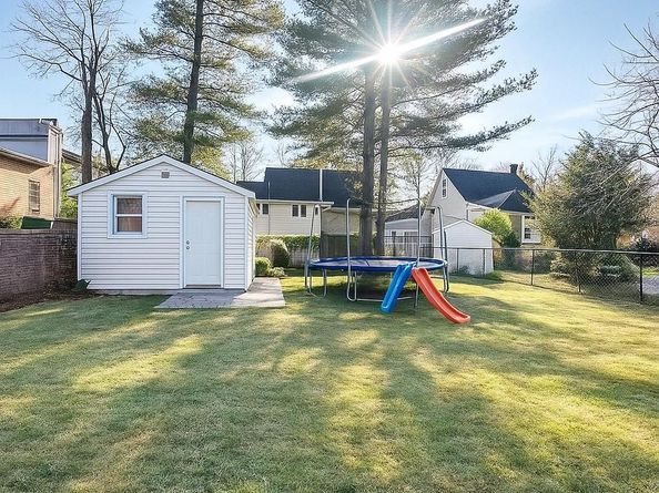 9 Bagley Avenue, Albertson NY 11507