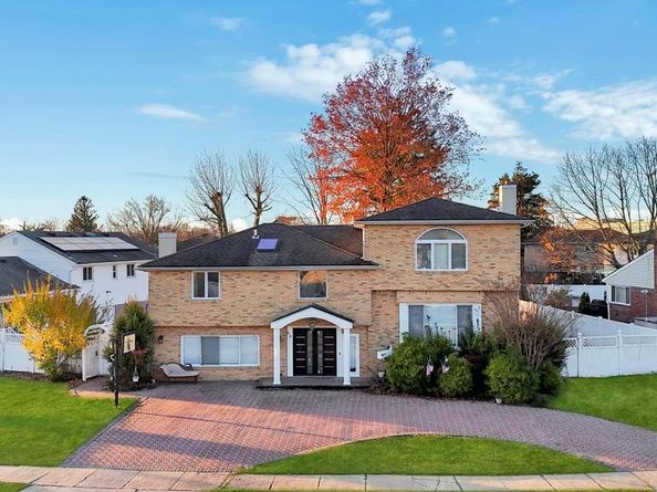 64 Fox Place, Hicksville NY 11801