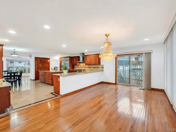 64 Fox Place, Hicksville NY 11801