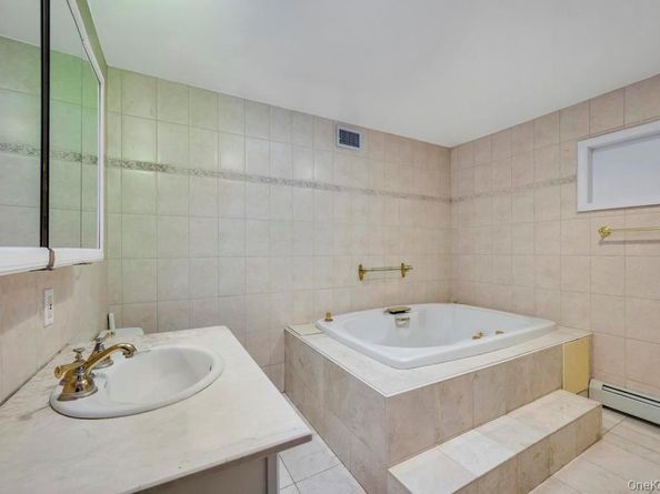 64 Fox Place, Hicksville NY 11801