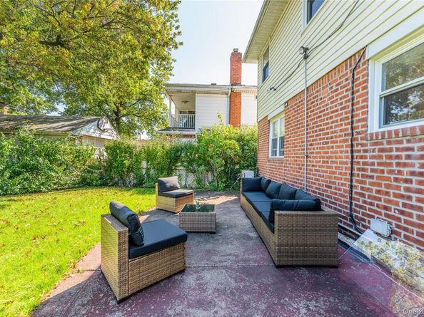 50-15 199th Street, Fresh Meadows NY 11365