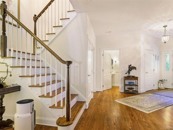 39 Club Pointe Drive, White Plains NY 10605