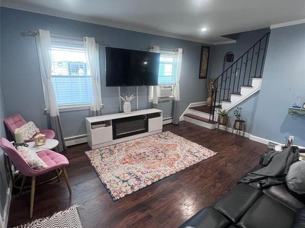 44 Frank Street, Valley Stream NY 11580
