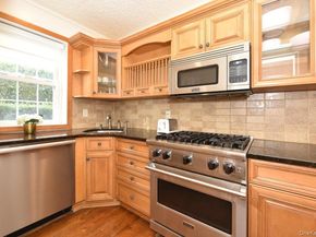 106 S Village Avenue 1D, Rockville Centre NY 11572