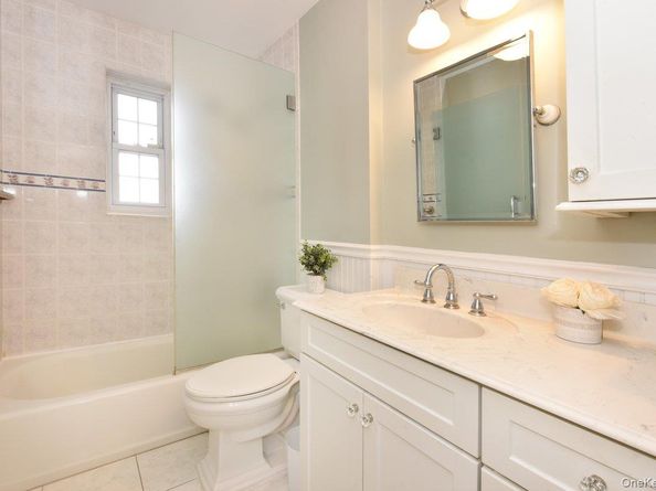 106 S Village Avenue 1D, Rockville Centre NY 11572