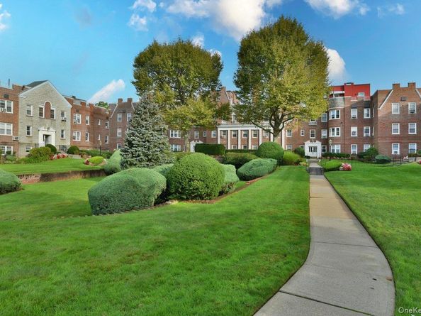 106 S Village Avenue 1D, Rockville Centre NY 11572