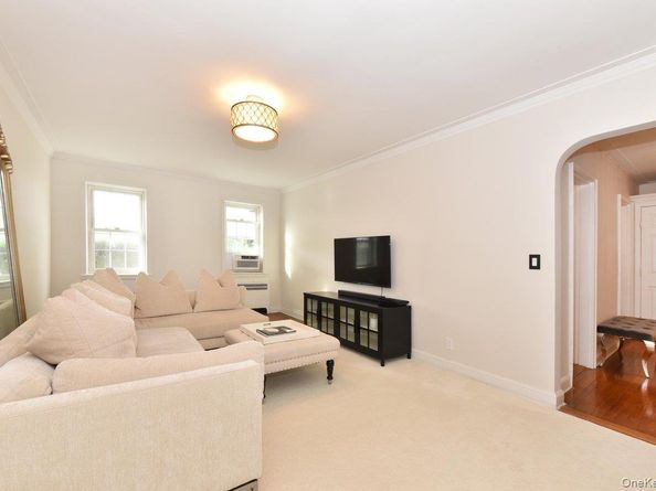 106 S Village Avenue 1D, Rockville Centre NY 11572