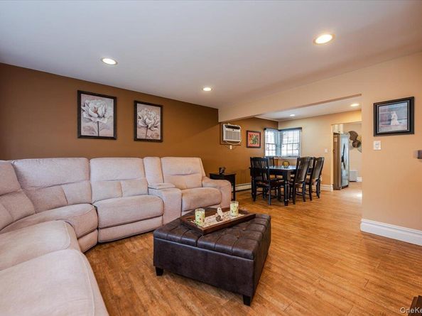 99 W Cortland Avenue, Oceanside NY 11572