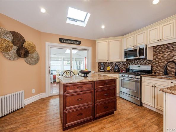 99 W Cortland Avenue, Oceanside NY 11572