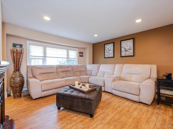 99 W Cortland Avenue, Oceanside NY 11572