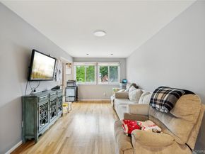 11 Robin Lane, Plainview NY 11803