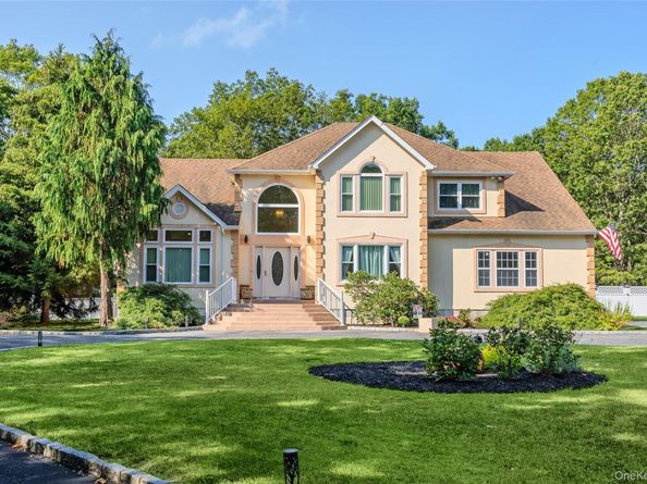 162 Miller Place Road, Miller Place NY 11764