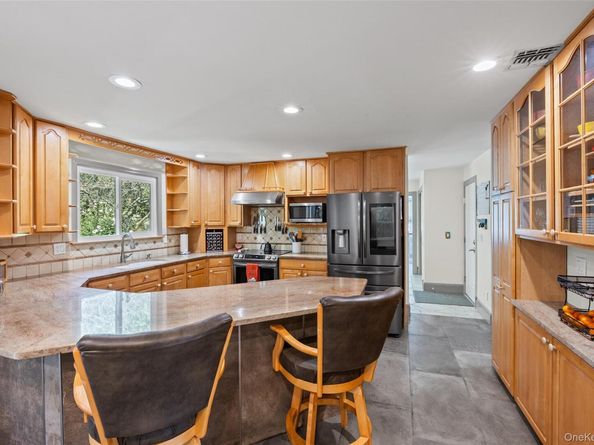 162 Miller Place Road, Miller Place NY 11764
