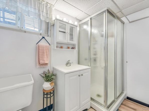 5 Park Place, Valley Stream NY 11580