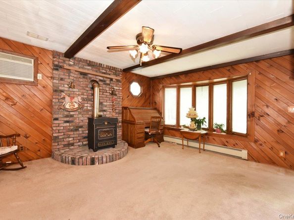 366 W Gates Avenue, Lindenhurst NY 11757