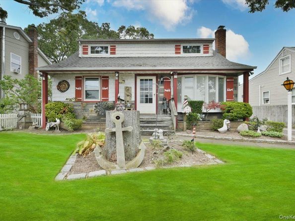 366 W Gates Avenue, Lindenhurst NY 11757