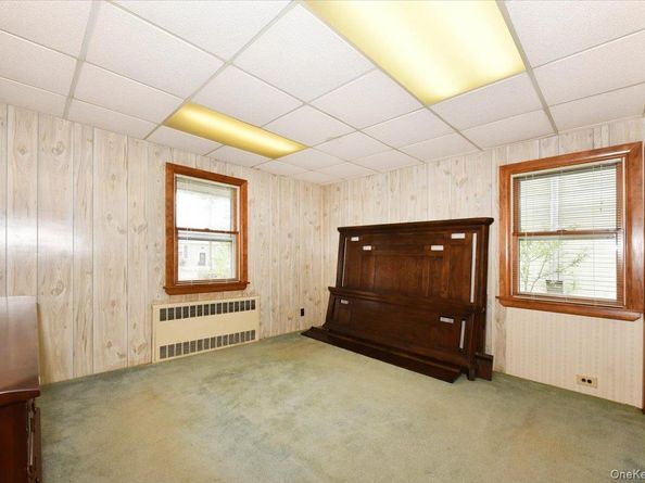 366 W Gates Avenue, Lindenhurst NY 11757