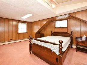 366 W Gates Avenue, Lindenhurst NY 11757