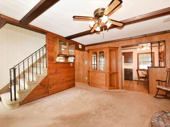 366 W Gates Avenue, Lindenhurst NY 11757