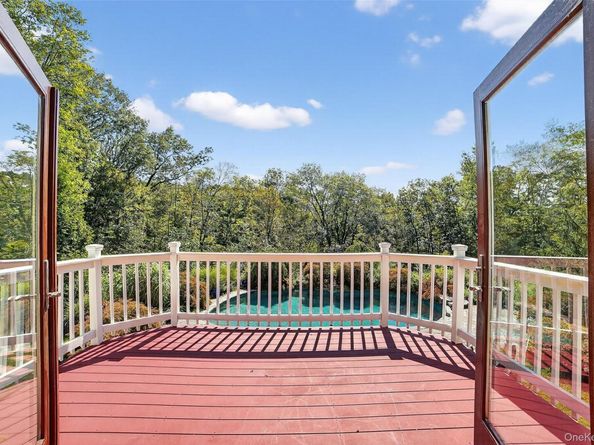986 Cliff Avenue, Yorktown Heights NY 10598