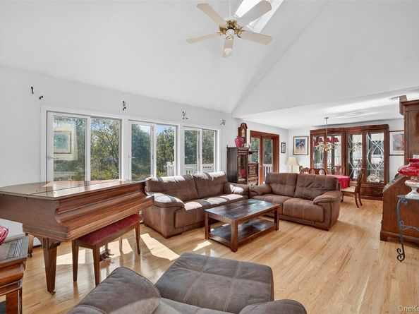 986 Cliff Avenue, Yorktown Heights NY 10598