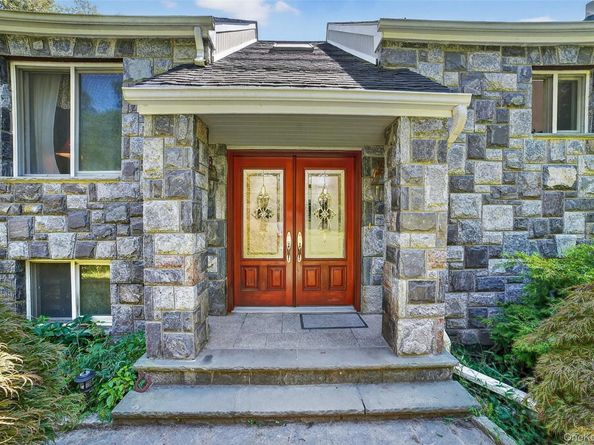 986 Cliff Avenue, Yorktown Heights NY 10598