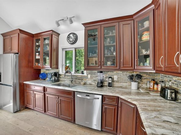 986 Cliff Avenue, Yorktown Heights NY 10598