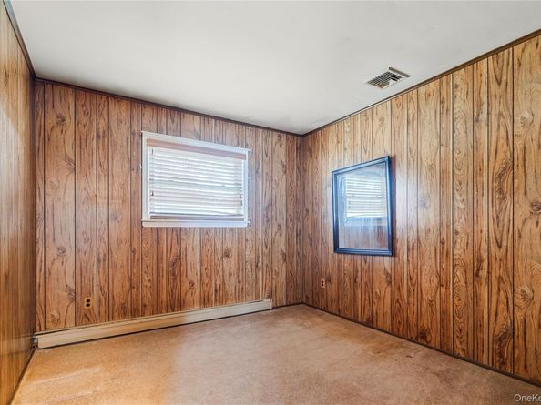 52 Dover Street, Lindenhurst NY 11757