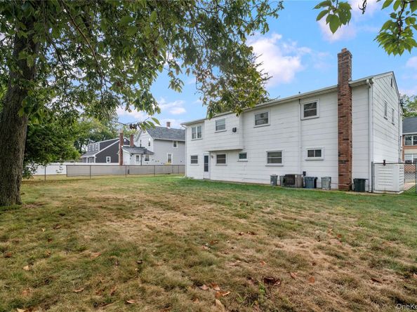 52 Dover Street, Lindenhurst NY 11757