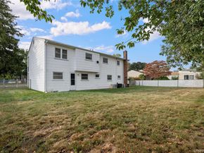 52 Dover Street, Lindenhurst NY 11757