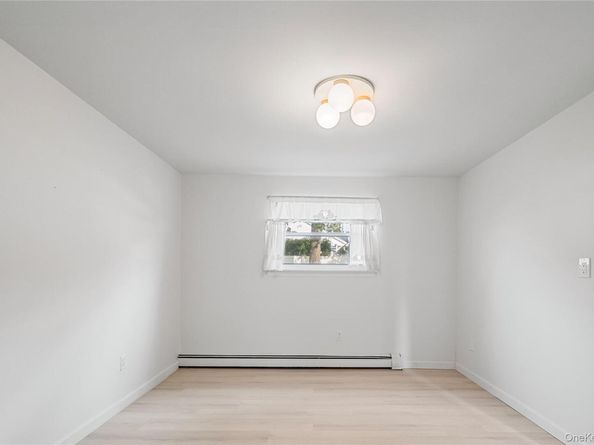 52 Dover Street, Lindenhurst NY 11757