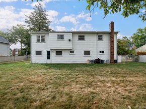 52 Dover Street, Lindenhurst NY 11757