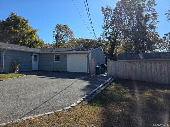 2  Pinetop Drive, Shirley NY 11967