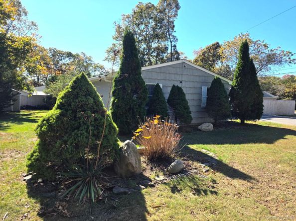 2  Pinetop Drive, Shirley NY 11967